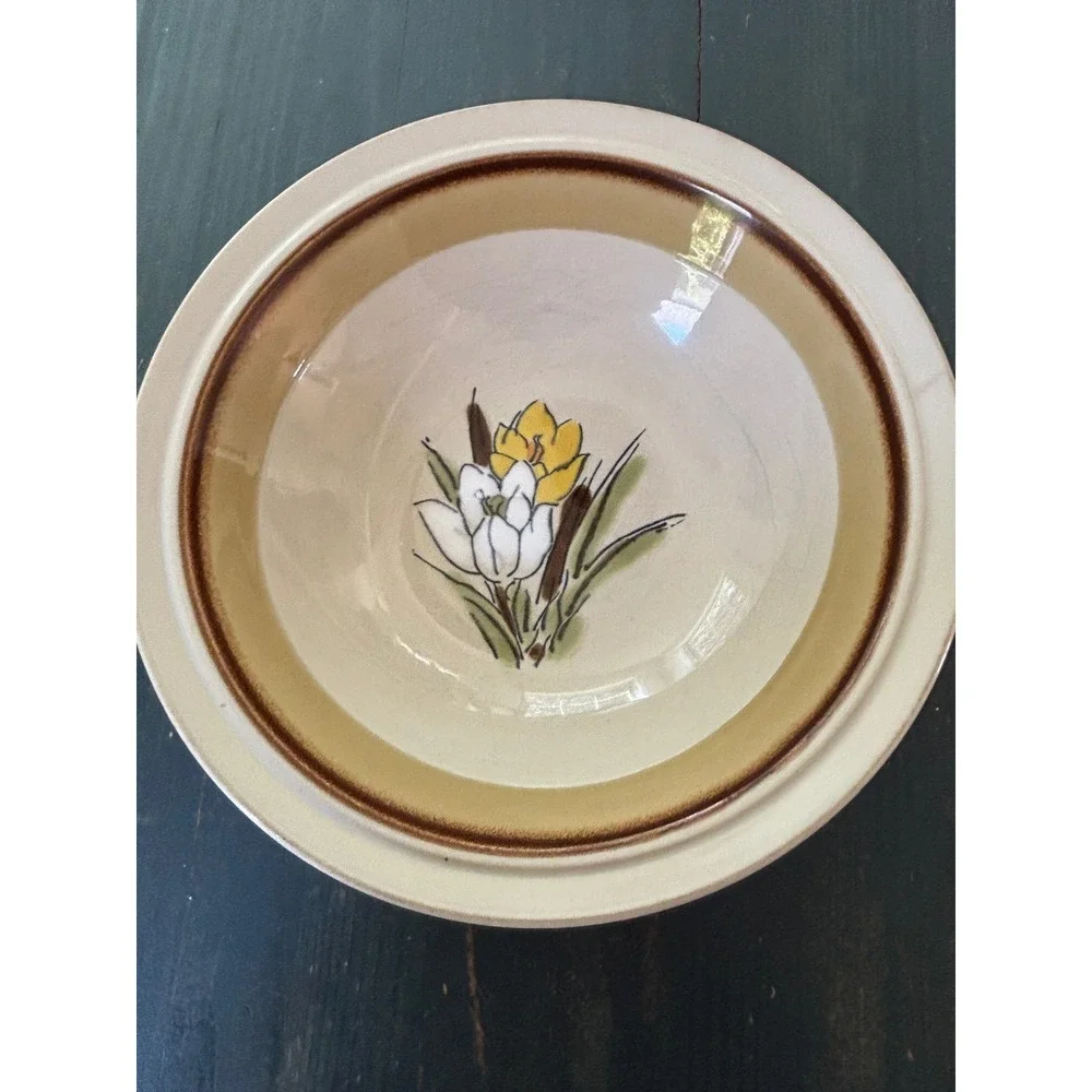 Acsons Adela 2011 Stoneware Serving Bowl Japan Floral Crocus Vintage 9 Inch